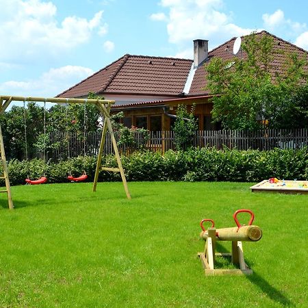 Pension Zum Strell Hollabrunn Exteriör bild