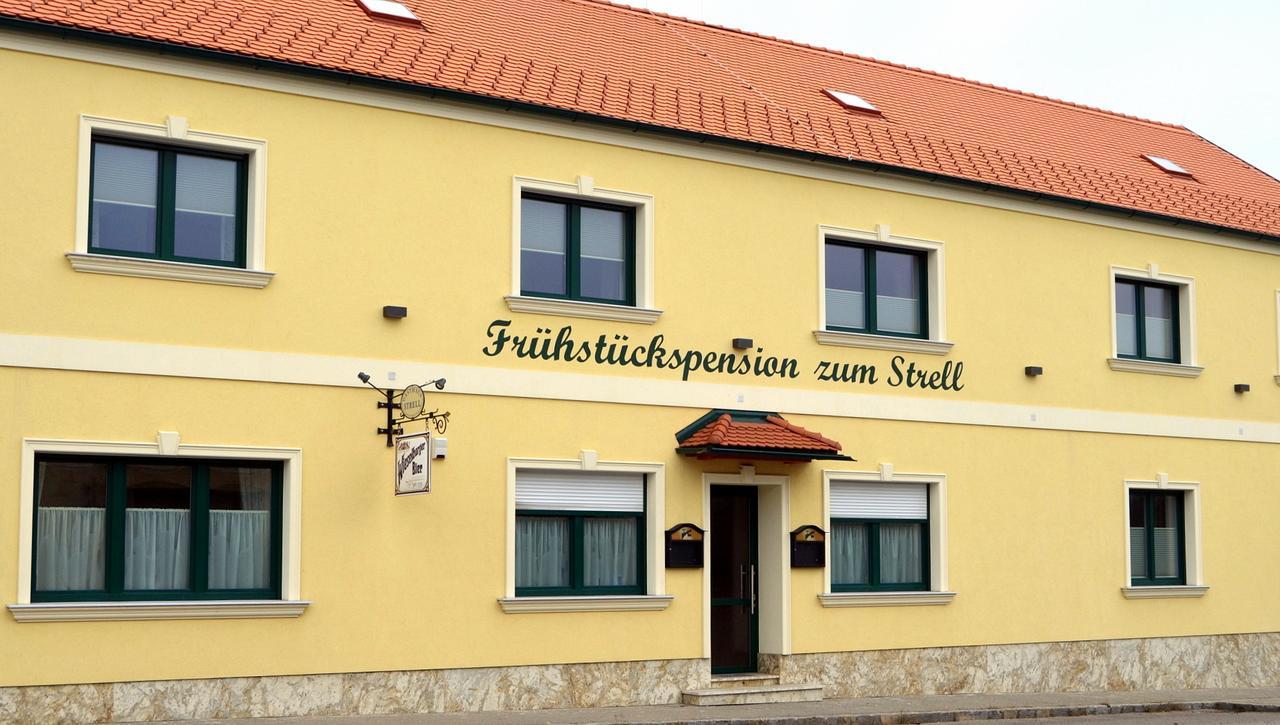 Pension Zum Strell Hollabrunn Exteriör bild
