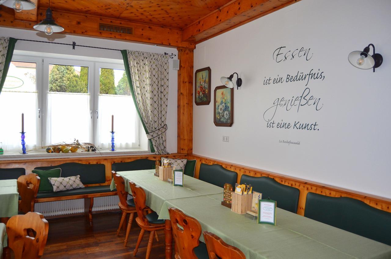 Pension Zum Strell Hollabrunn Exteriör bild