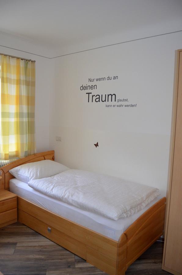 Pension Zum Strell Hollabrunn Exteriör bild