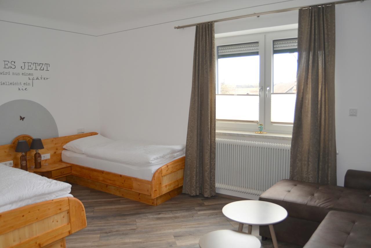 Pension Zum Strell Hollabrunn Exteriör bild