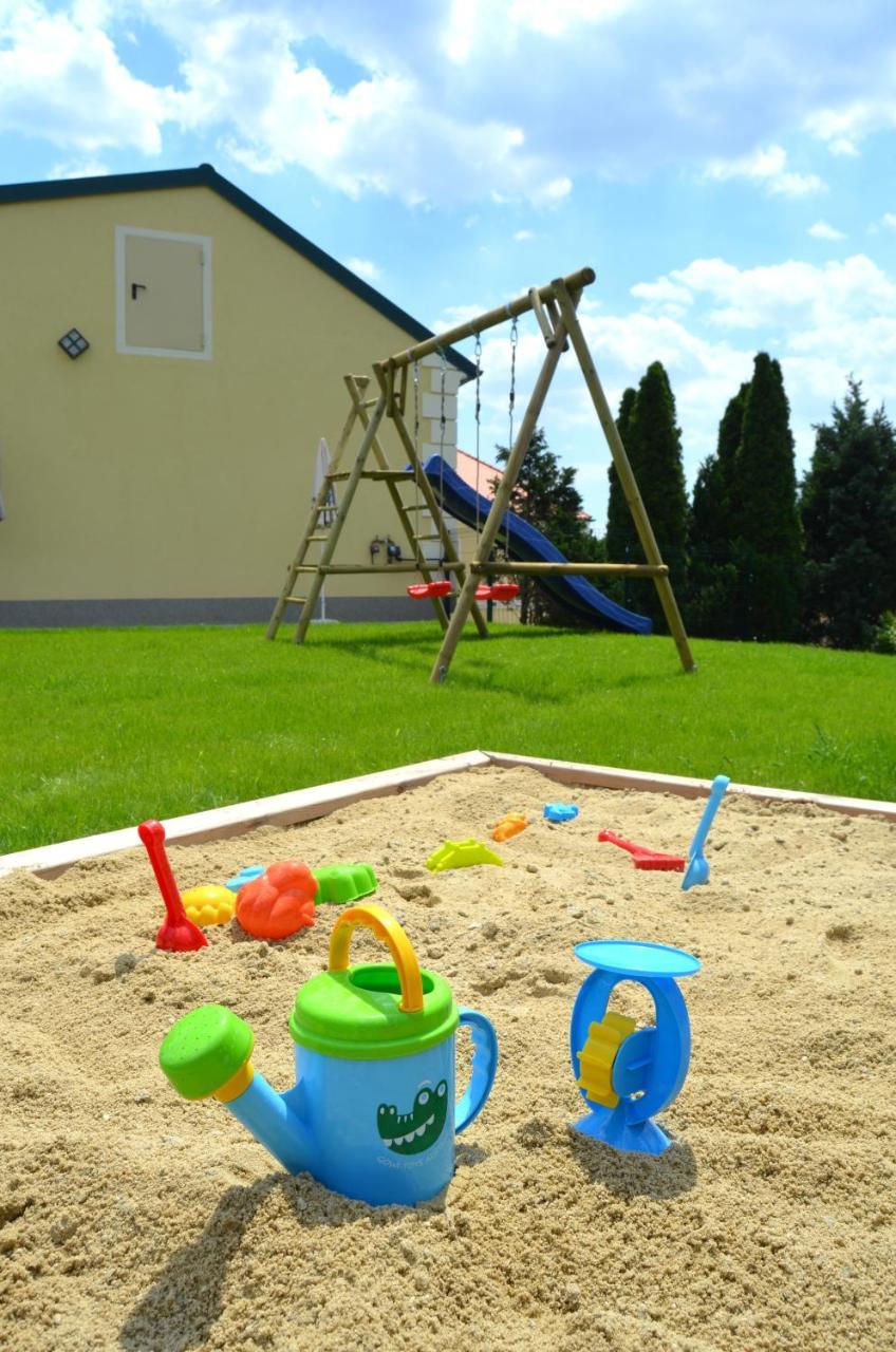 Pension Zum Strell Hollabrunn Exteriör bild